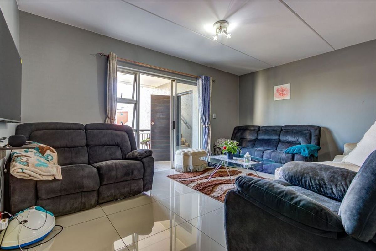 Comfortable and Functional Two-Bedroom Home - Photo 2