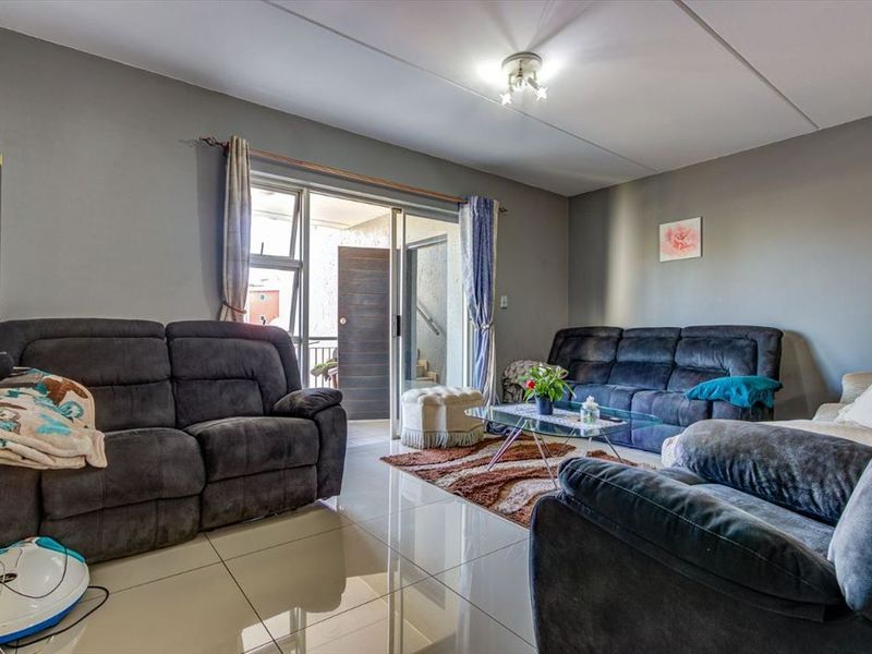 Comfortable and Functional Two-Bedroom Home - Photo 2