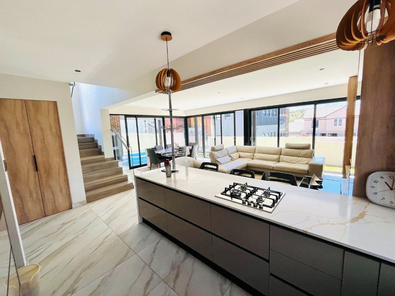 3 bedroom & 2.5 bathroom house in The Hills  - Photo 2