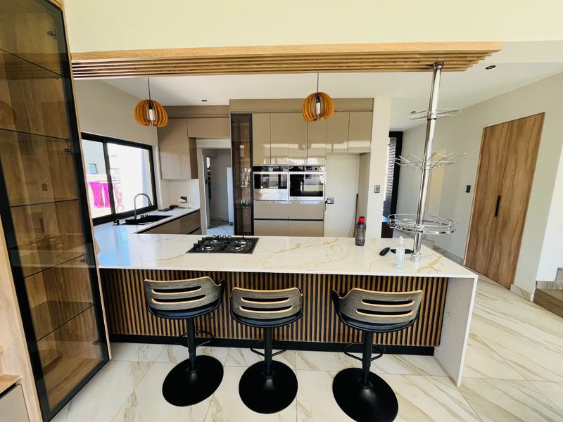 3 bedroom & 2.5 bathroom house in The Hills  - Photo 5