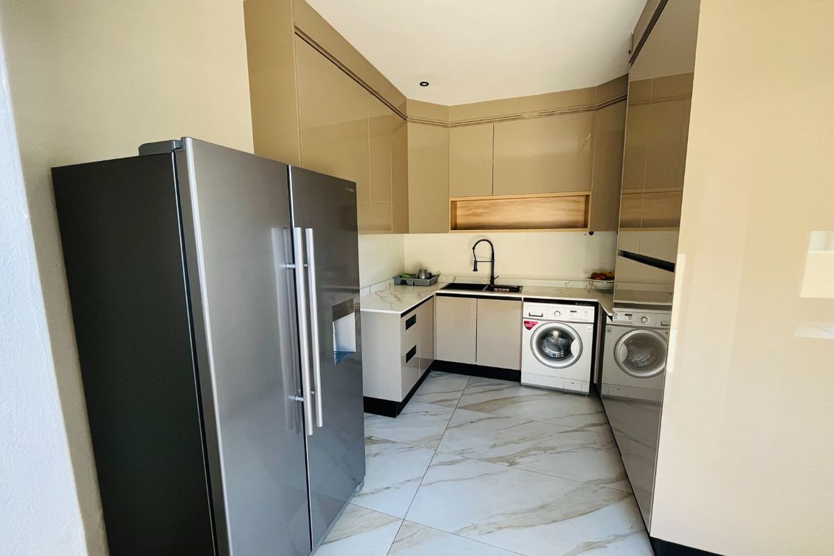 3 bedroom & 2.5 bathroom house in The Hills  - Photo 4