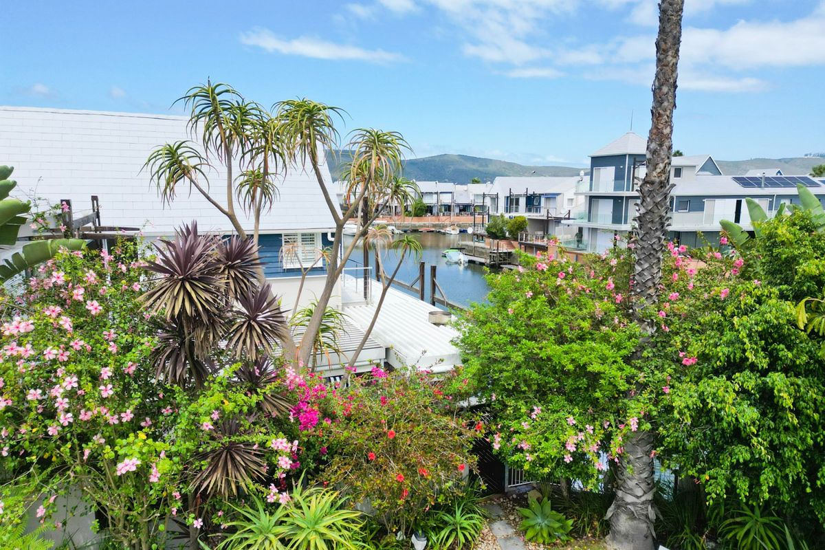 Fully Furnished 4-Bedroom Marina Apartment with Beautiful Water Views – Knysna Quays - Photo 2