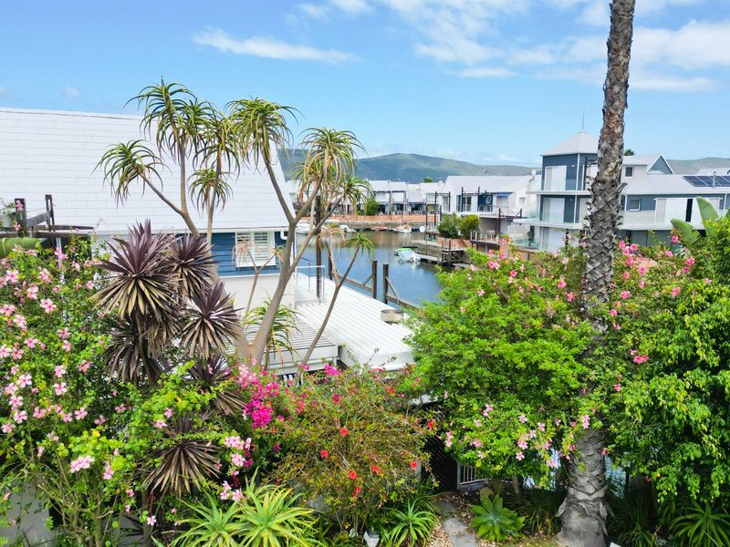 Fully Furnished 4-Bedroom Marina Apartment with Beautiful Water Views – Knysna Quays - Photo 2