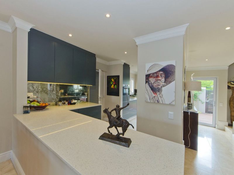 Fully Furnished 4-Bedroom Marina Apartment with Beautiful Water Views – Knysna Quays - Photo 10