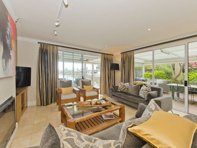 Fully Furnished 4-Bedroom Marina Apartment with Beautiful Water Views – Knysna Quays - Photo 7