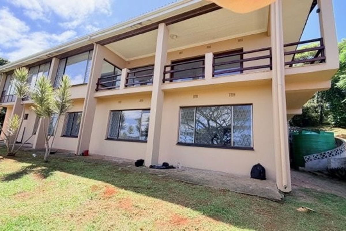 Renovated 6-Bedroom Home With Lovely Sea Views In Leisure Bay - Photo 4