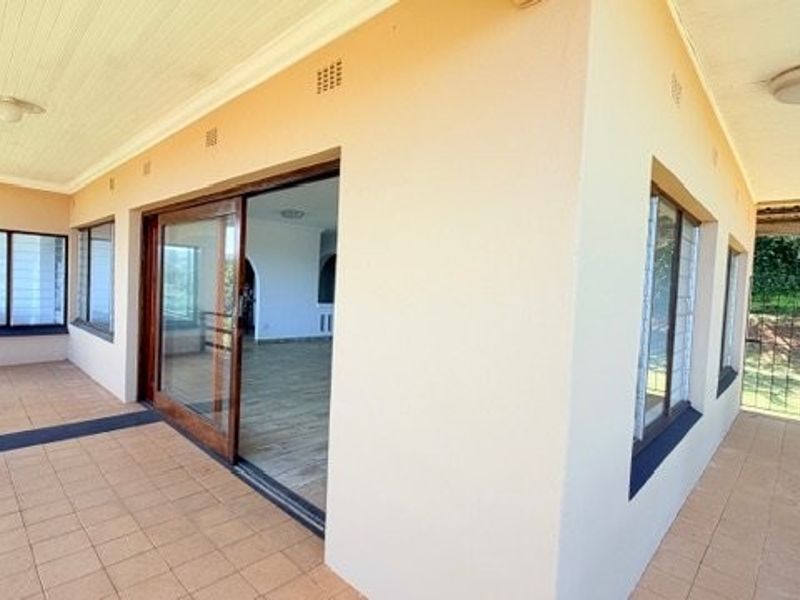 Renovated 6-Bedroom Home With Lovely Sea Views In Leisure Bay - Photo 9