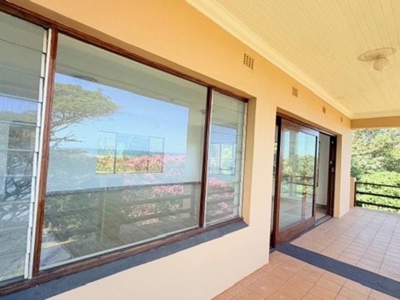 Renovated 6-Bedroom Home With Lovely Sea Views In Leisure Bay - Photo 8