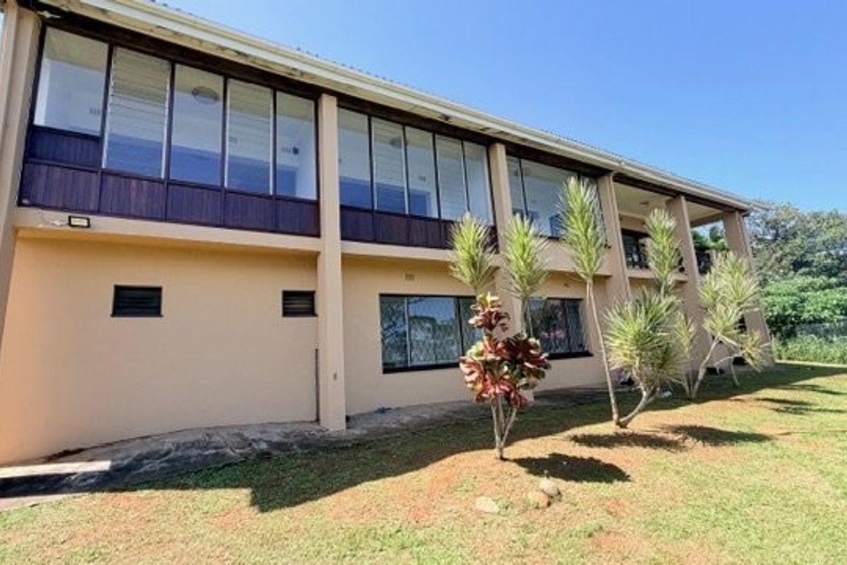 Renovated 6-Bedroom Home With Lovely Sea Views In Leisure Bay - Photo 3