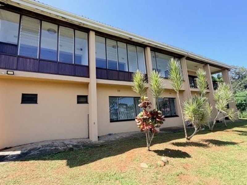 Renovated 6-Bedroom Home With Lovely Sea Views In Leisure Bay - Photo 3