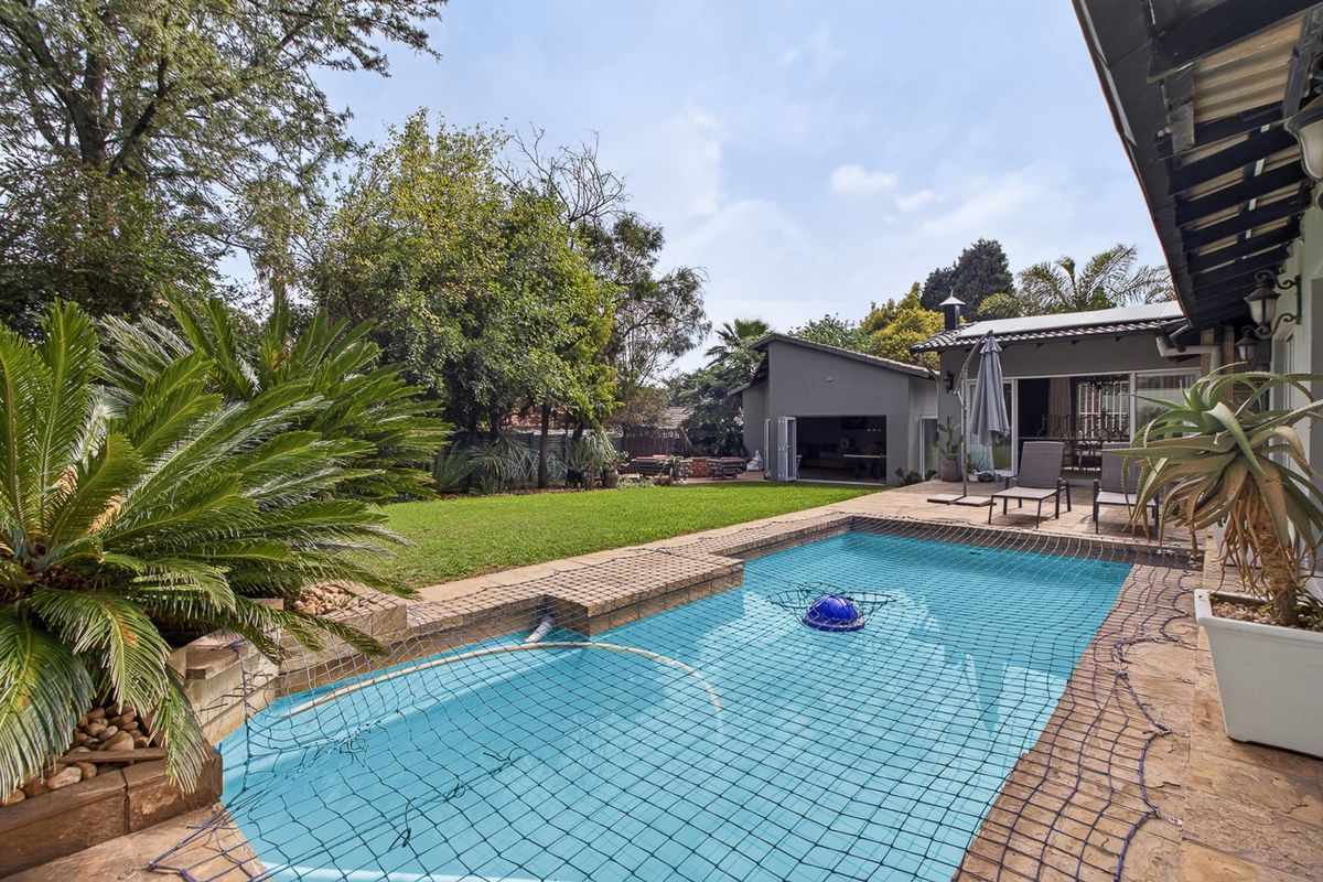 A Private Family Sanctuary with Space to Live and Entertain - Photo 3