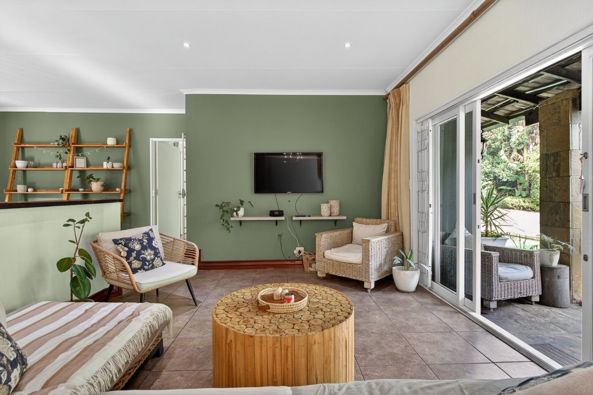 A Private Family Sanctuary with Space to Live and Entertain - Photo 2