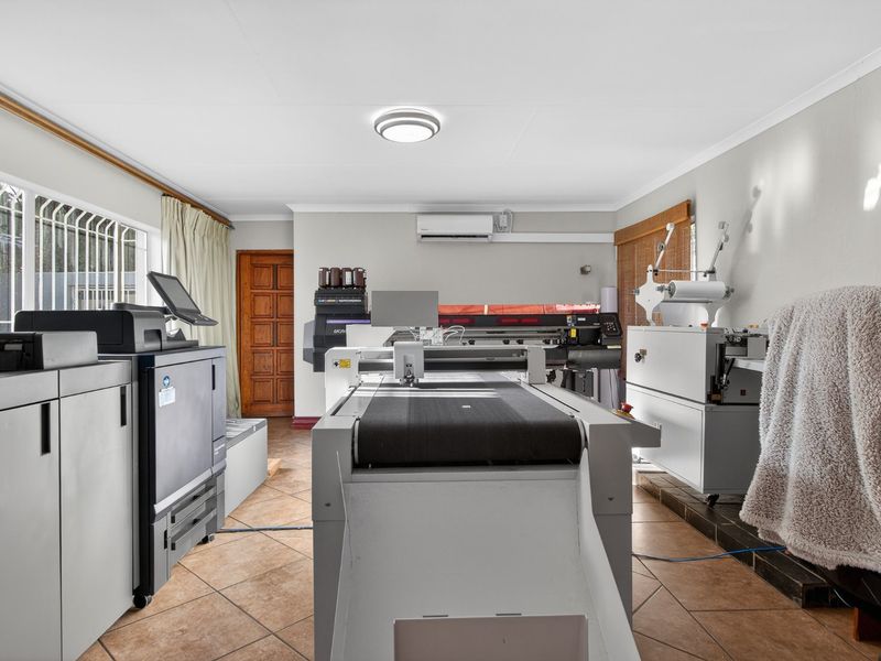 A Private Family Sanctuary with Space to Live and Entertain - Photo 8