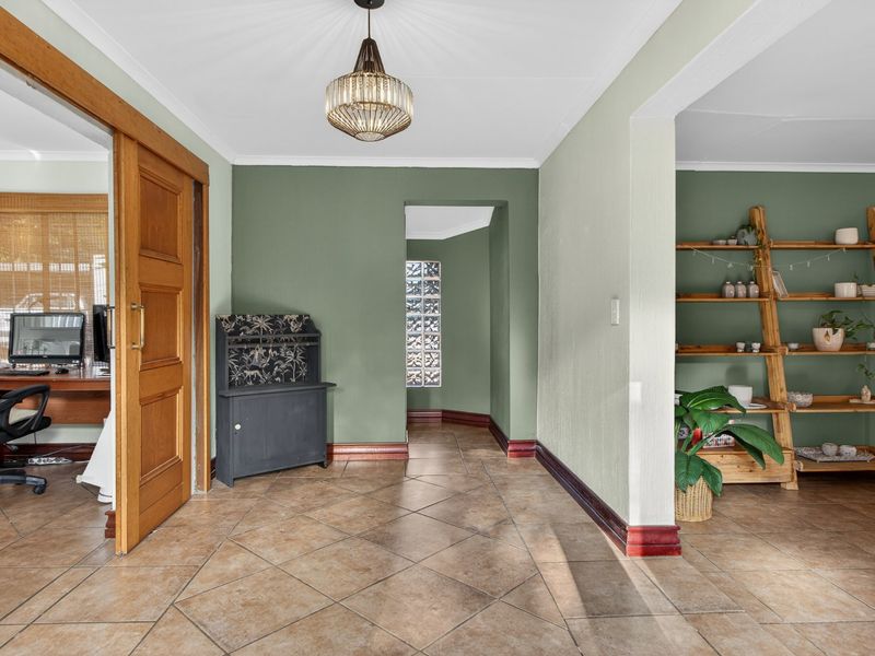 A Private Family Sanctuary with Space to Live and Entertain - Photo 6