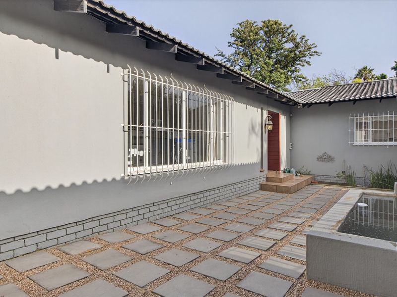 A Private Family Sanctuary with Space to Live and Entertain - Photo 5