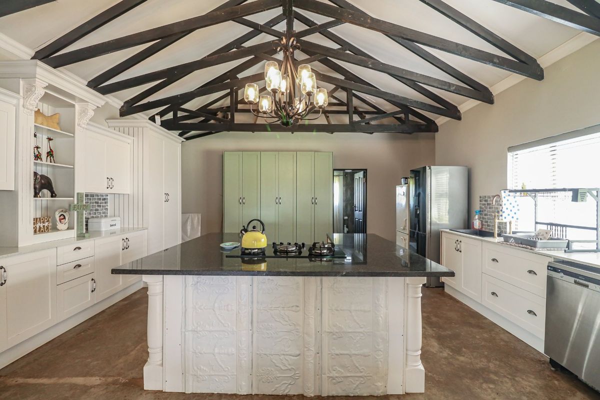 An exceptional small-holding estate just 2km outside Klerksdorp.  - Photo 5