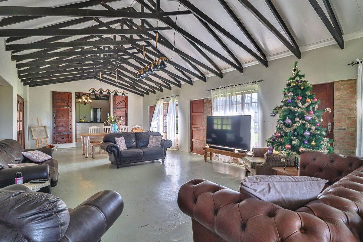 An exceptional small-holding estate just 2km outside Klerksdorp.  - Photo 4