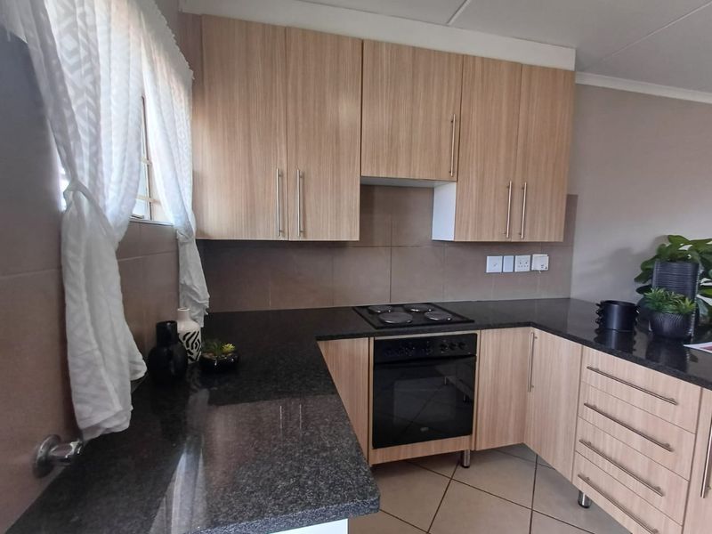 2 Bedroom Apartment/Flat, Mozart Lane, Noordwyk,  Midrand - Photo 4