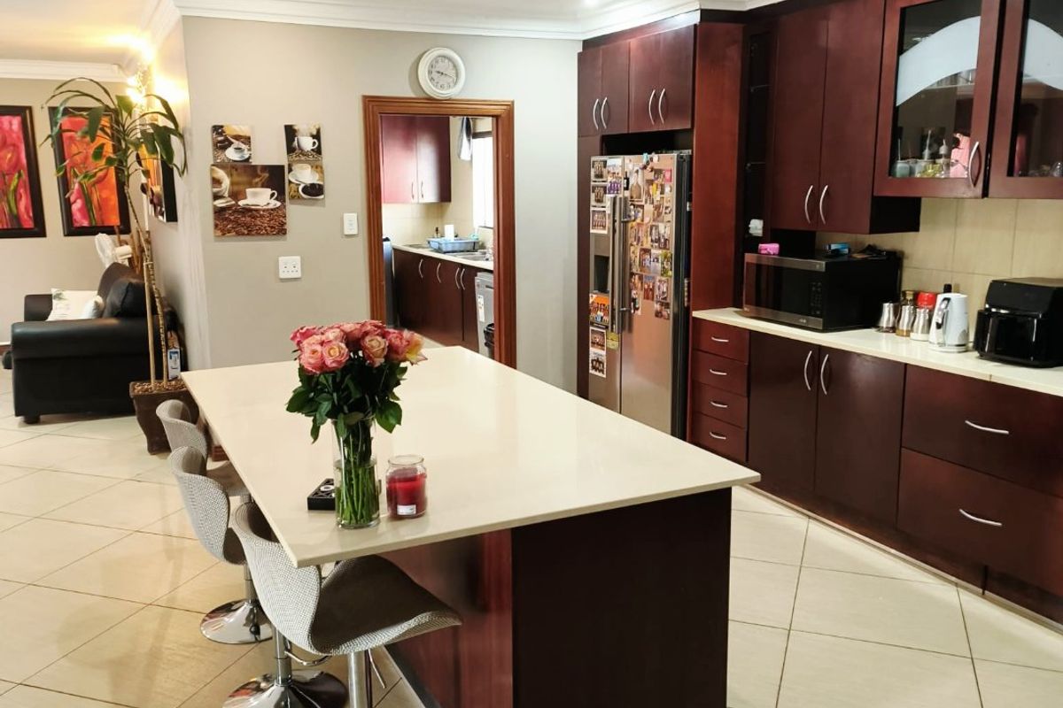 Luxury Living with Exceptional Versatility in Wilkoppies, Klerksdorp - Photo 5