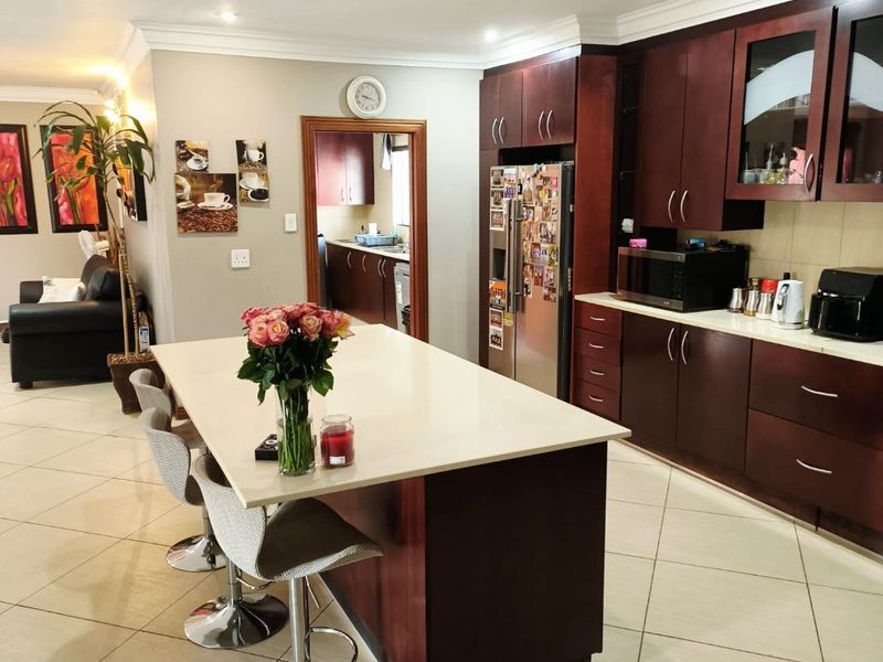 Luxury Living with Exceptional Versatility in Wilkoppies, Klerksdorp - Photo 5