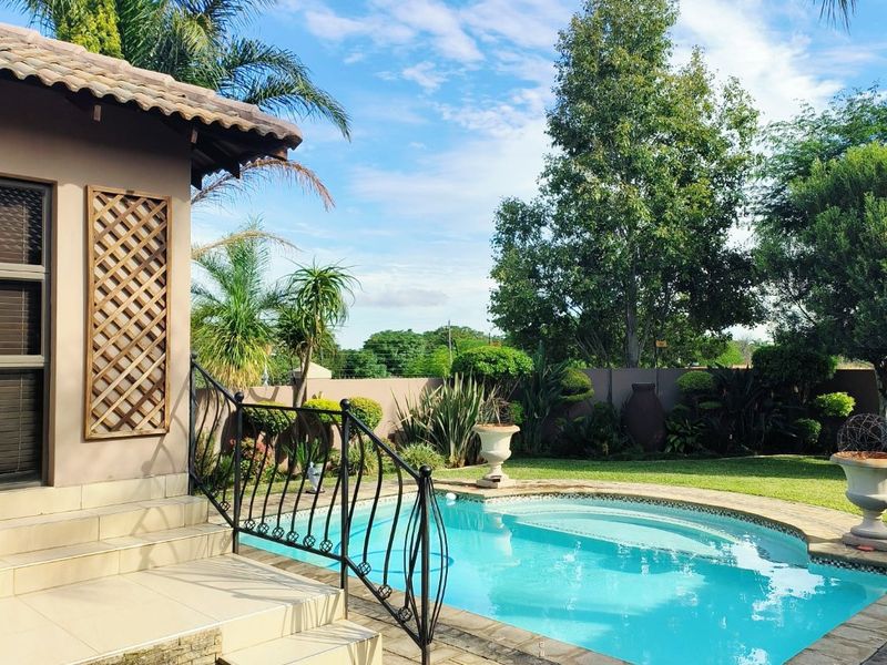 Luxury Living with Exceptional Versatility in Wilkoppies, Klerksdorp - Photo 2