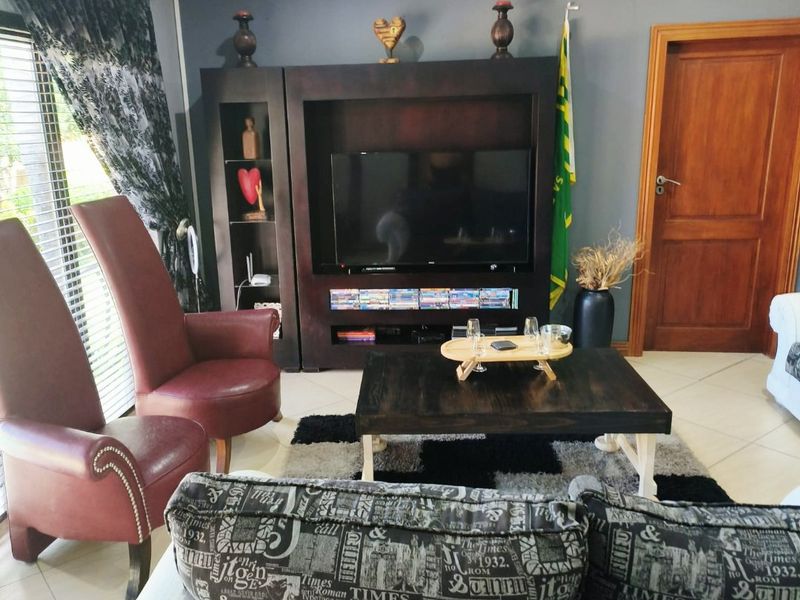 Luxury Living with Exceptional Versatility in Wilkoppies, Klerksdorp - Photo 10