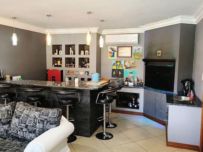 Luxury Living with Exceptional Versatility in Wilkoppies, Klerksdorp - Photo 8