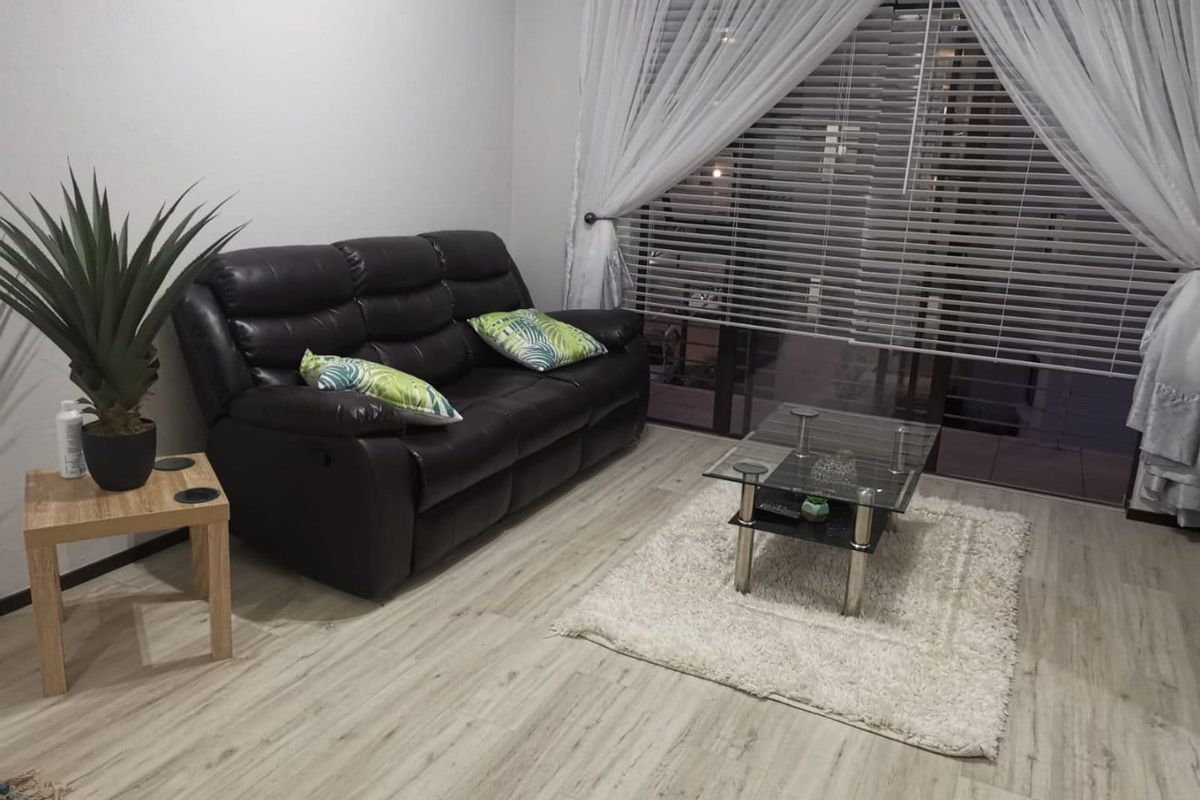 Impeccable 2 Bedroom Apartment to rent in Broadacres, Fourways - Sandton  - Photo 4