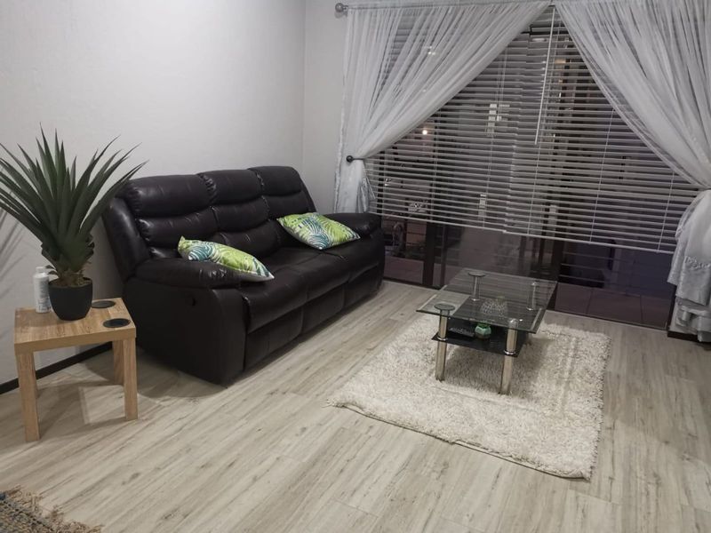 Impeccable 2 Bedroom Apartment to rent in Broadacres, Fourways - Sandton  - Photo 4