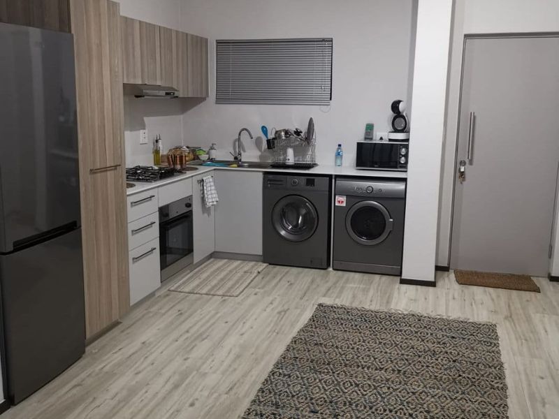 Impeccable 2 Bedroom Apartment to rent in Broadacres, Fourways - Sandton  - Photo 2