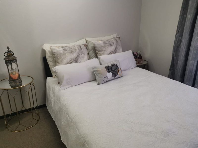 Impeccable 2 Bedroom Apartment to rent in Broadacres, Fourways - Sandton  - Photo 8