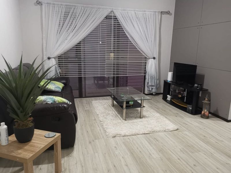 Impeccable 2 Bedroom Apartment to rent in Broadacres, Fourways - Sandton  - Photo 3