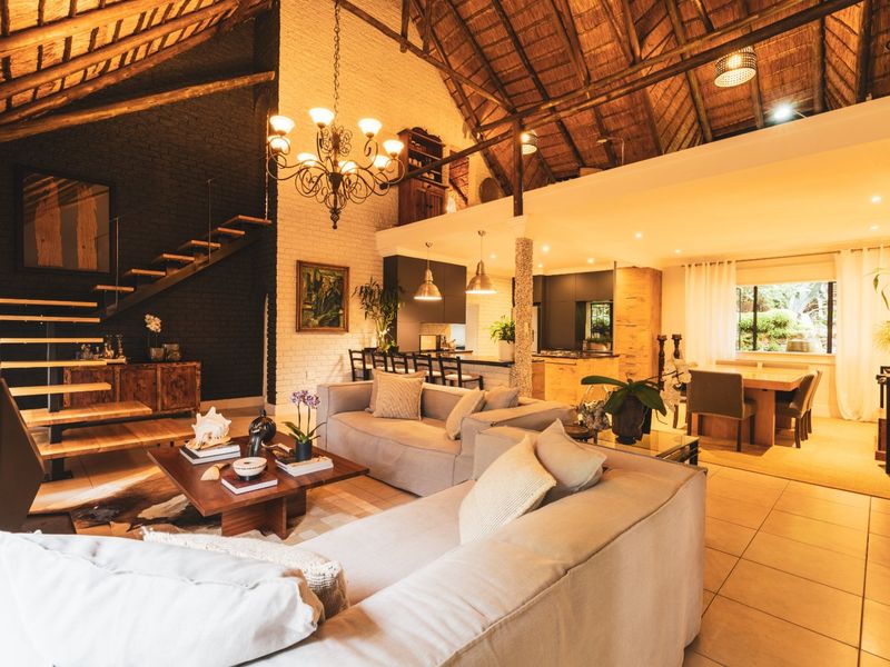 Grand Riverside Estate Offering Exceptional Luxury Living - Photo 5