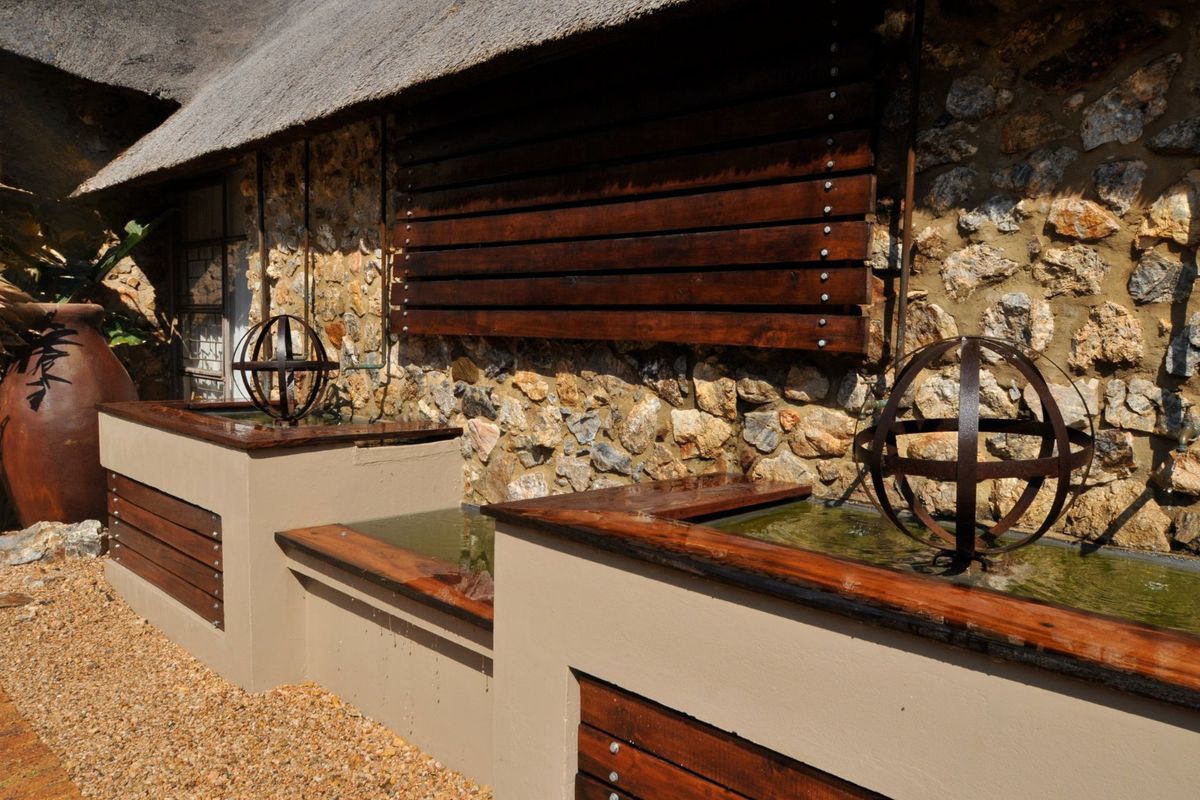 Grand Riverside Estate Offering Exceptional Luxury Living - Photo 2