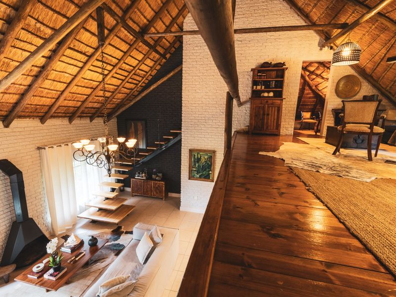 Grand Riverside Estate Offering Exceptional Luxury Living - Photo 10