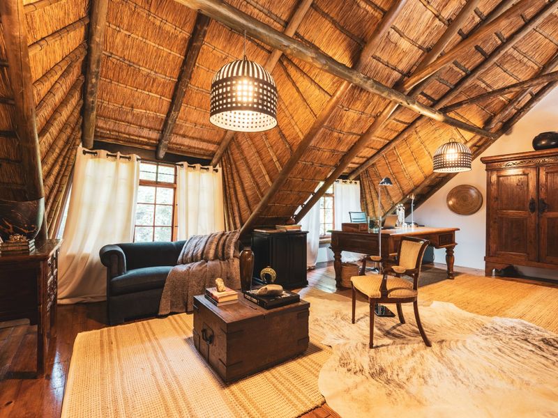 Grand Riverside Estate Offering Exceptional Luxury Living - Photo 9