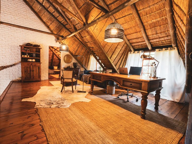 Grand Riverside Estate Offering Exceptional Luxury Living - Photo 8