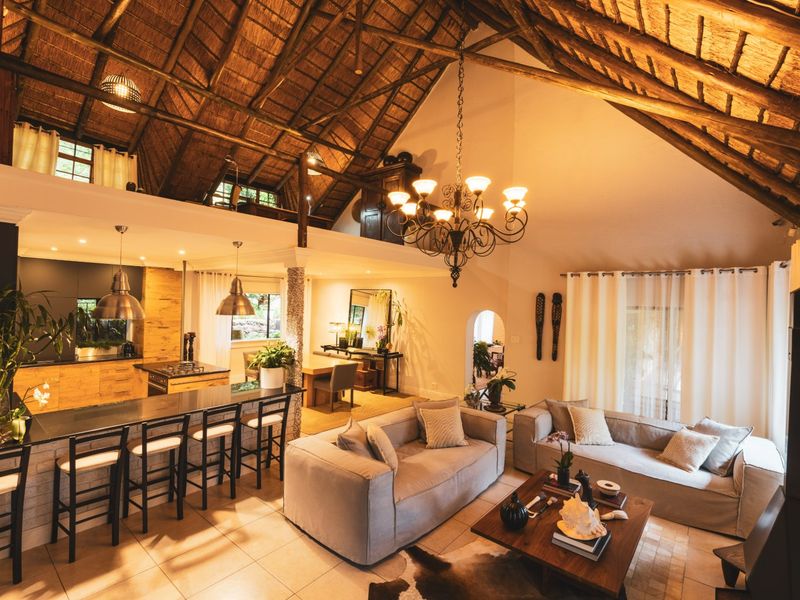 Grand Riverside Estate Offering Exceptional Luxury Living - Photo 6