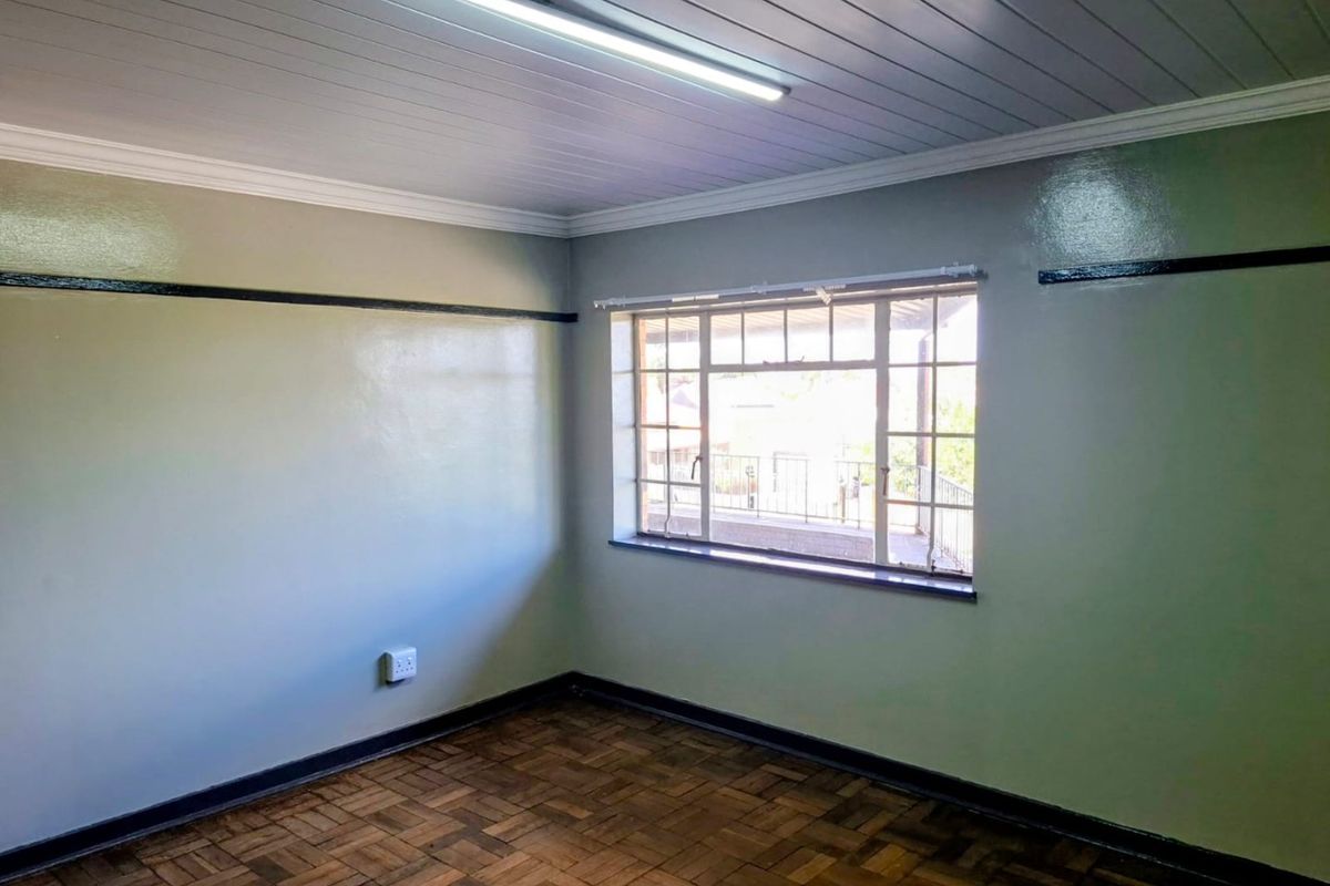 MODERN 2 BEDROOM FL;AT NEWLY UPGRADED WITH SPACIOUS PATIO - Photo 3