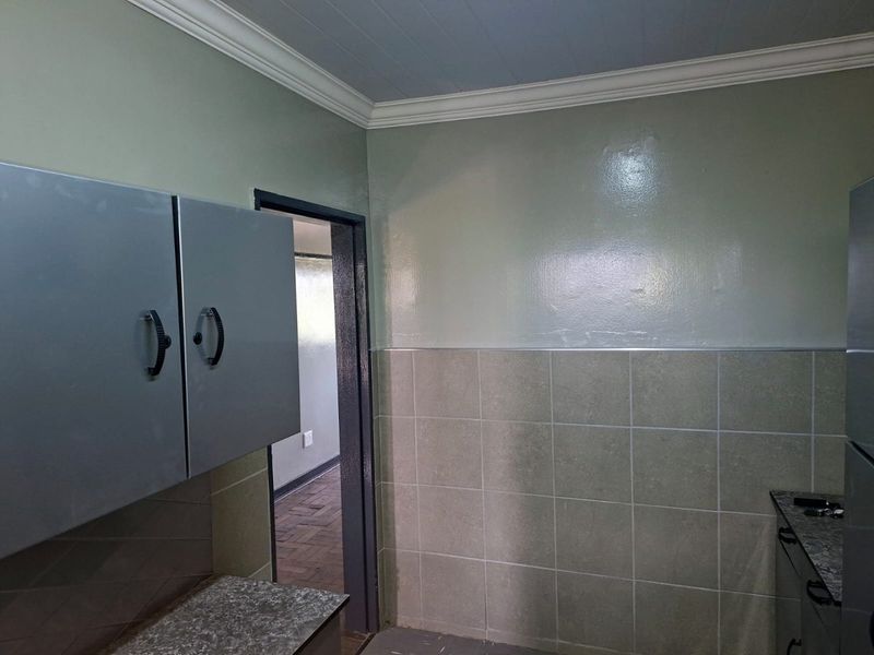 MODERN 2 BEDROOM FL;AT NEWLY UPGRADED WITH SPACIOUS PATIO - Photo 10