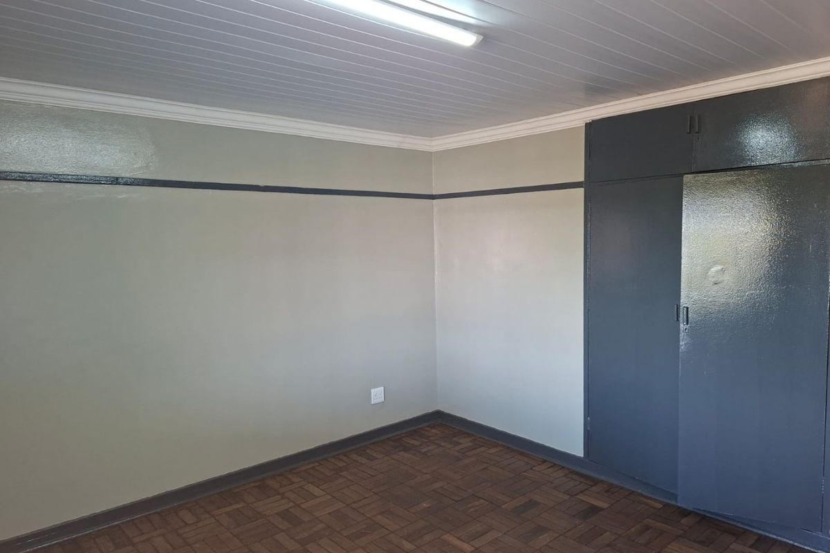 MODERN 2 BEDROOM FL;AT NEWLY UPGRADED WITH SPACIOUS PATIO - Photo 2