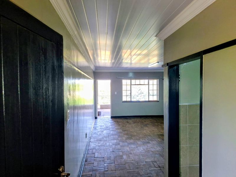 MODERN 1 BEDROOM FL;AT NEWLY UPGRADED WITH SPACIOUS PATIO - Photo 10