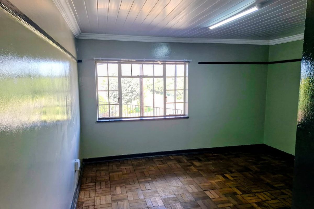 MODERN 1 BEDROOM FL;AT NEWLY UPGRADED WITH SPACIOUS PATIO - Photo 3