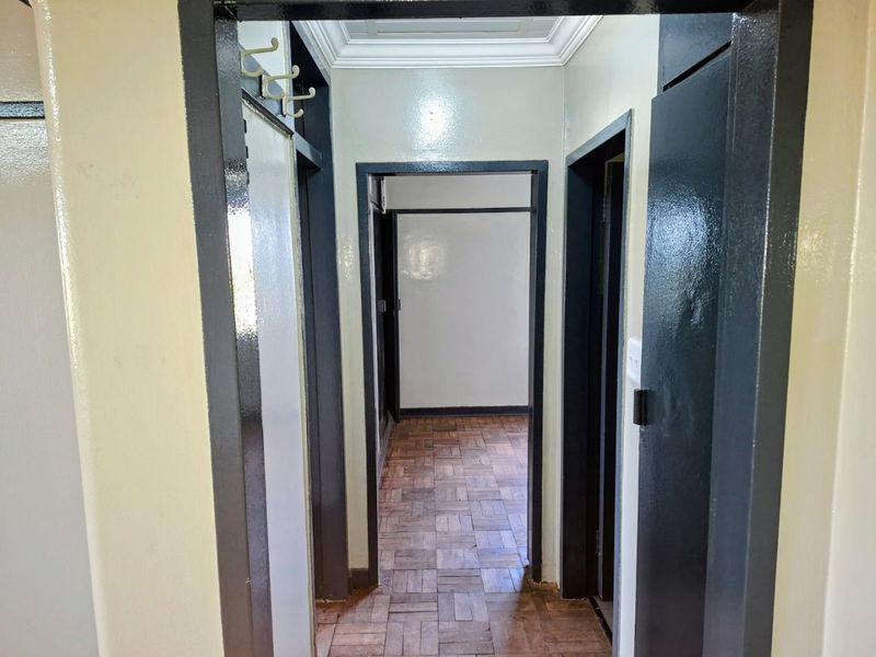 MODERN 1 BEDROOM FL;AT NEWLY UPGRADED WITH SPACIOUS PATIO - Photo 5