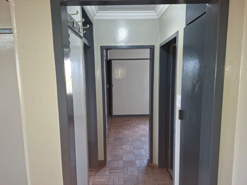 MODERN 1 BEDROOM FL;AT NEWLY UPGRADED WITH SPACIOUS PATIO - Photo 4