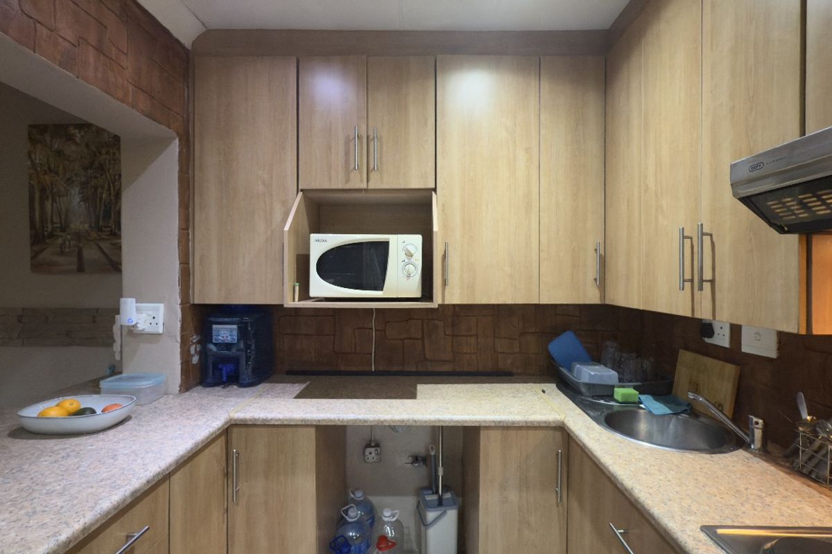 Modern and Spacious 1-Bedroom Apartment for Rent - Photo 2