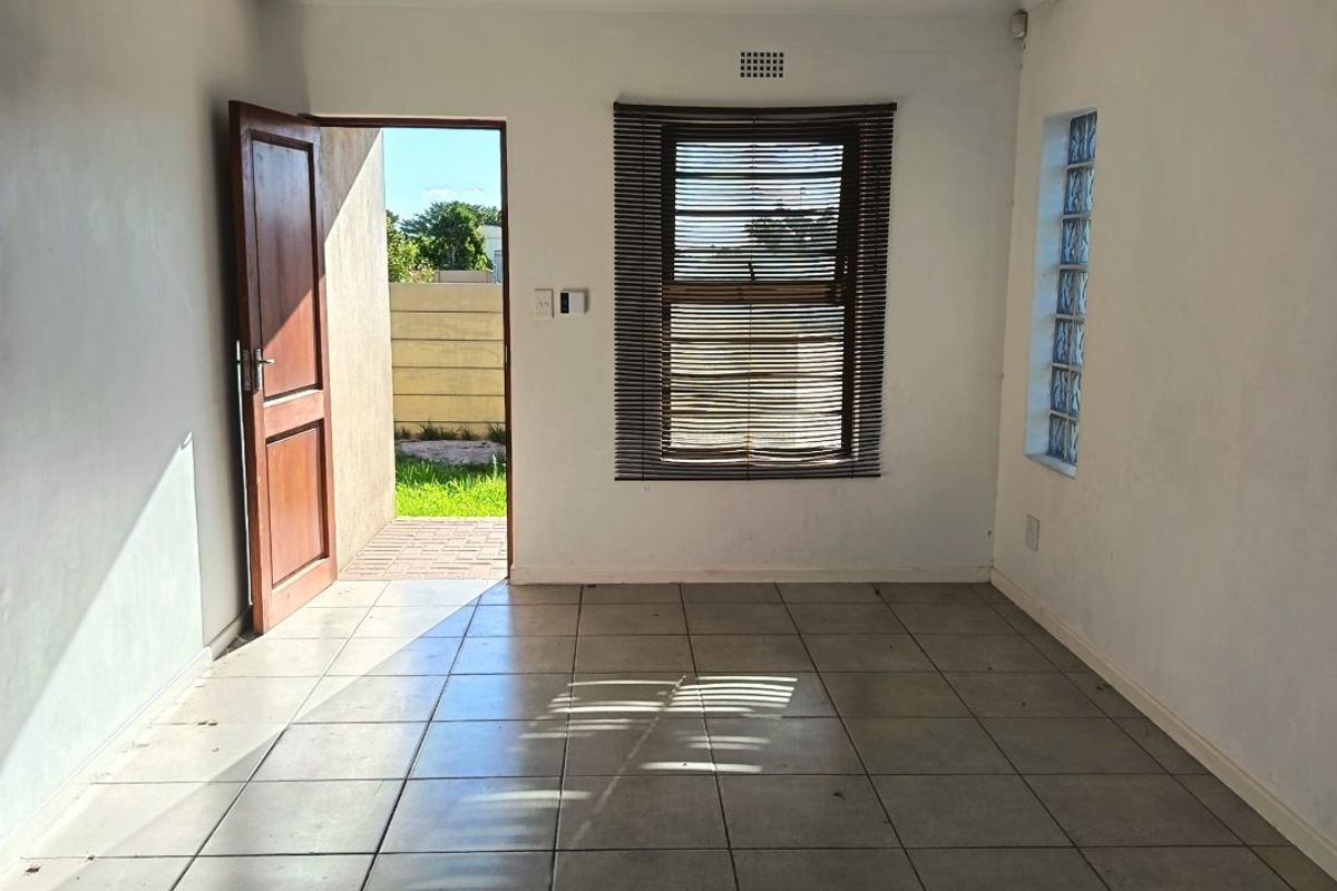 Two Bedroom House in Security Estate - Photo 2