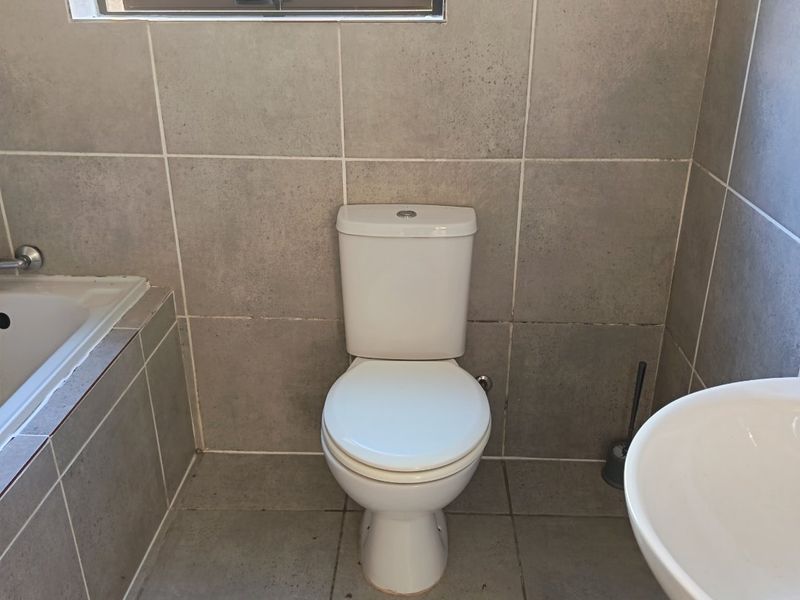 Two Bedroom House in Security Estate - Photo 10