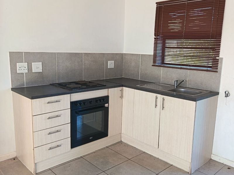 Two Bedroom House in Security Estate - Photo 5