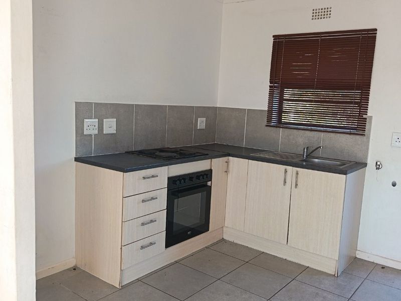 Two Bedroom House in Security Estate - Photo 4